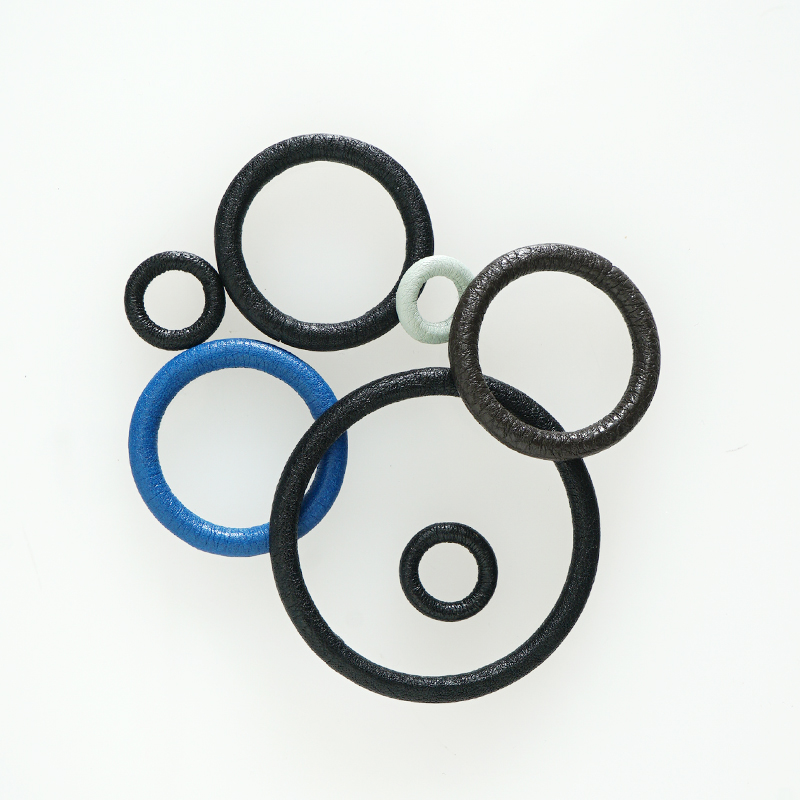 革を巻いたリングディテール（VUプロダクト）