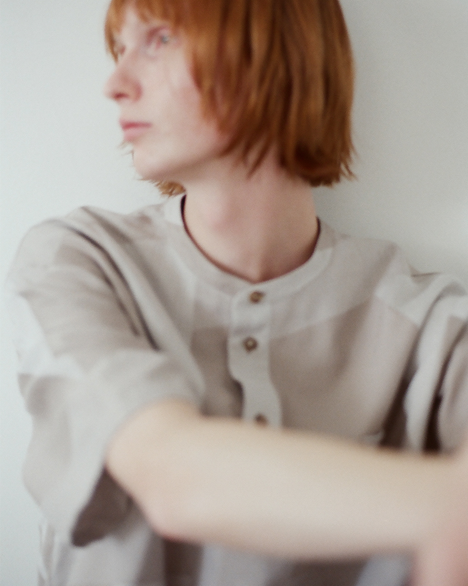 VU layered band collar short shirt geometric × Finx cotton relaxed silhouette