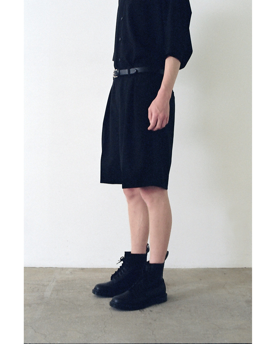 VU tailar short pants washable wool black side silhouette