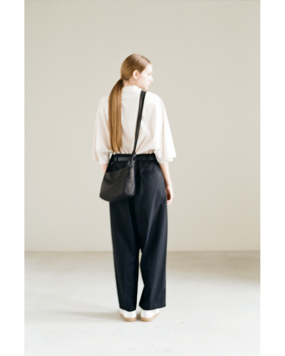 VUm PRODUCT B22 Japanese deer leather mini sash bag black worn crossbody